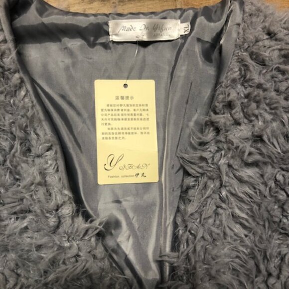 Gray Faux fur bolero jacket - Picture 3 of 3